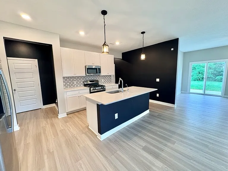 3694 Locust Dr — Photo 5