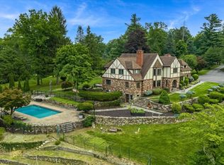 3 Manrodt Ct, Kinnelon, NJ 07405
