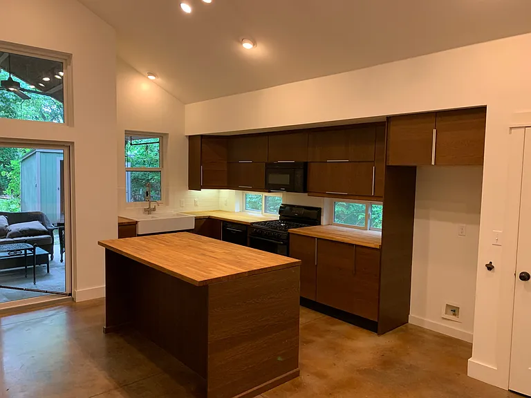 420 S Church Ave — Photo 3