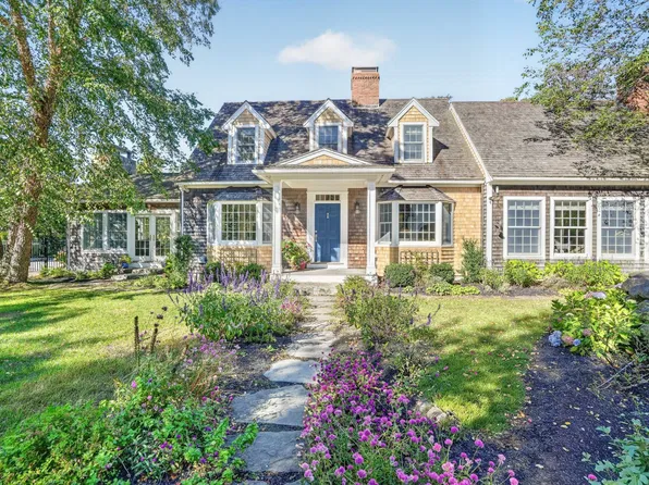 22 Bridge Ln, West Tisbury, MA 02575