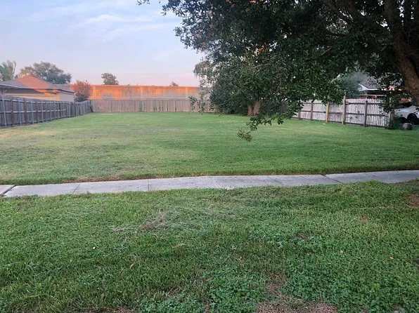 5201 Pratt Dr, New Orleans, LA 70122