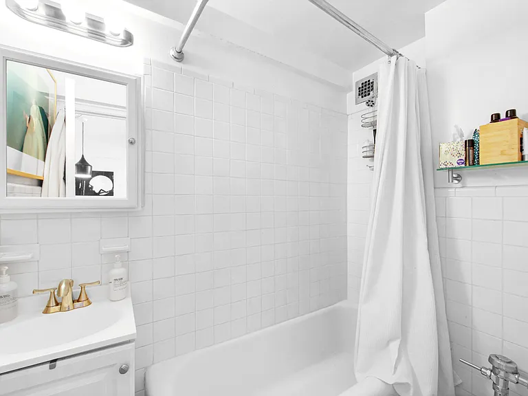 299 W 12th St #9L — Photo 6