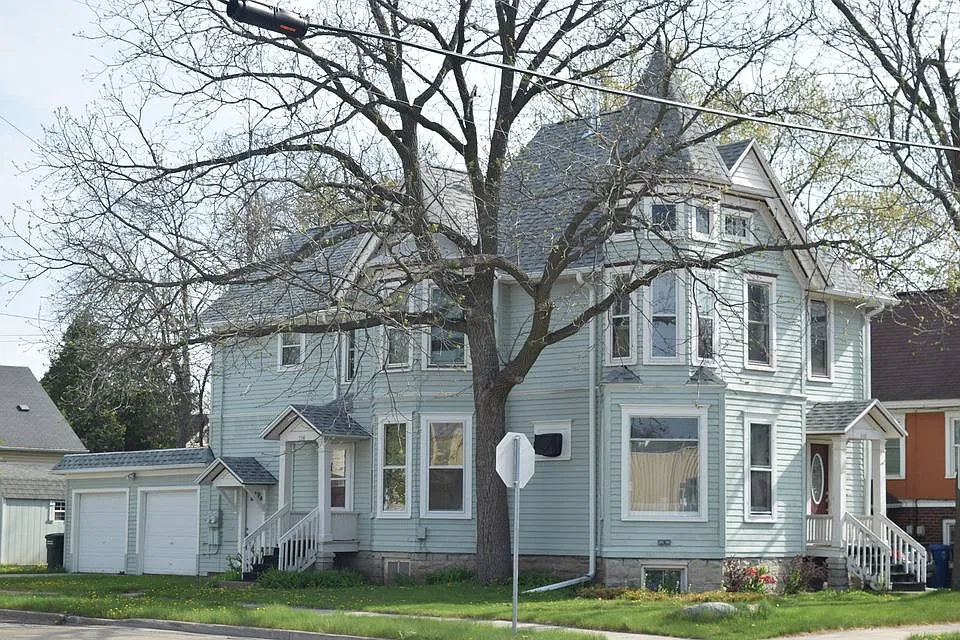 102 E Irving Ave #102 photo 1