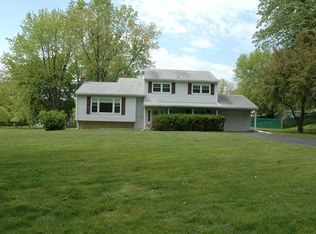 8 Highview Cir, Middletown, NJ 07748