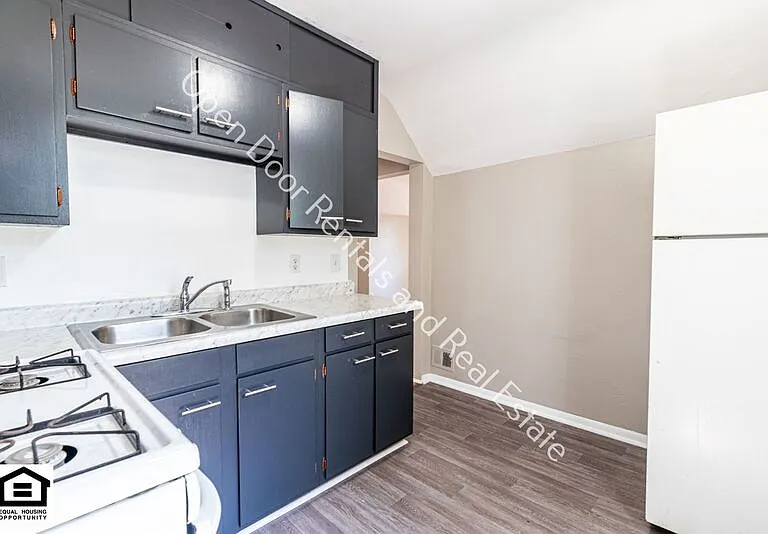 3112 1/2 Thompson Ave — Photo 5