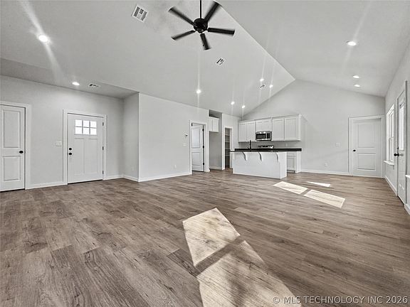 5th image of 890 E Harlan Dr
