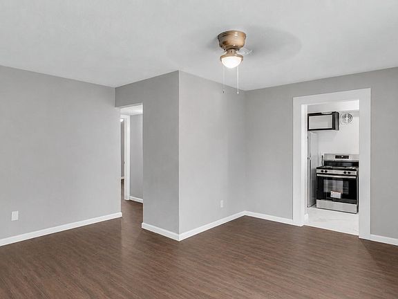 4th image of 122 E Crosstimbers St #52