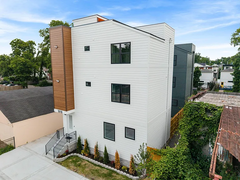 1818 Dr Db Todd Jr Blvd #C — Photo 30