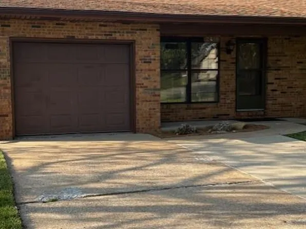 2418 College Ave, Belleville, IL 62221