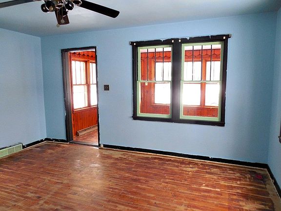 2nd image of 517 Lyman St