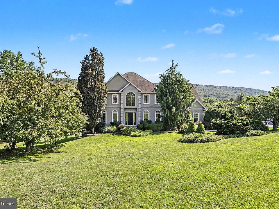 1st image of 1481 Stoney Mountain Way