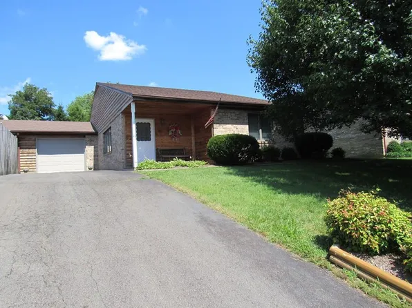 103 Two Sons St, Hillsville, VA 24343