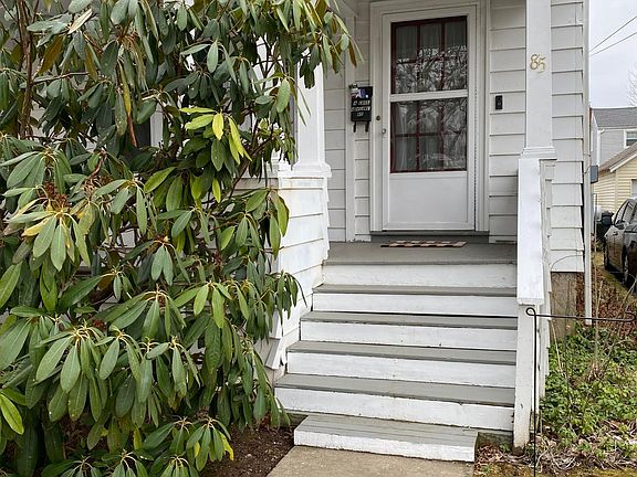 Private entry into apartment