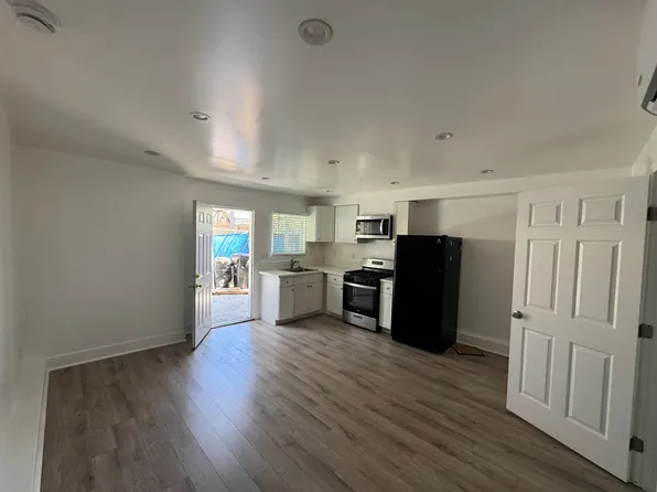 1114 W 55th St, Los Angeles, CA 90037