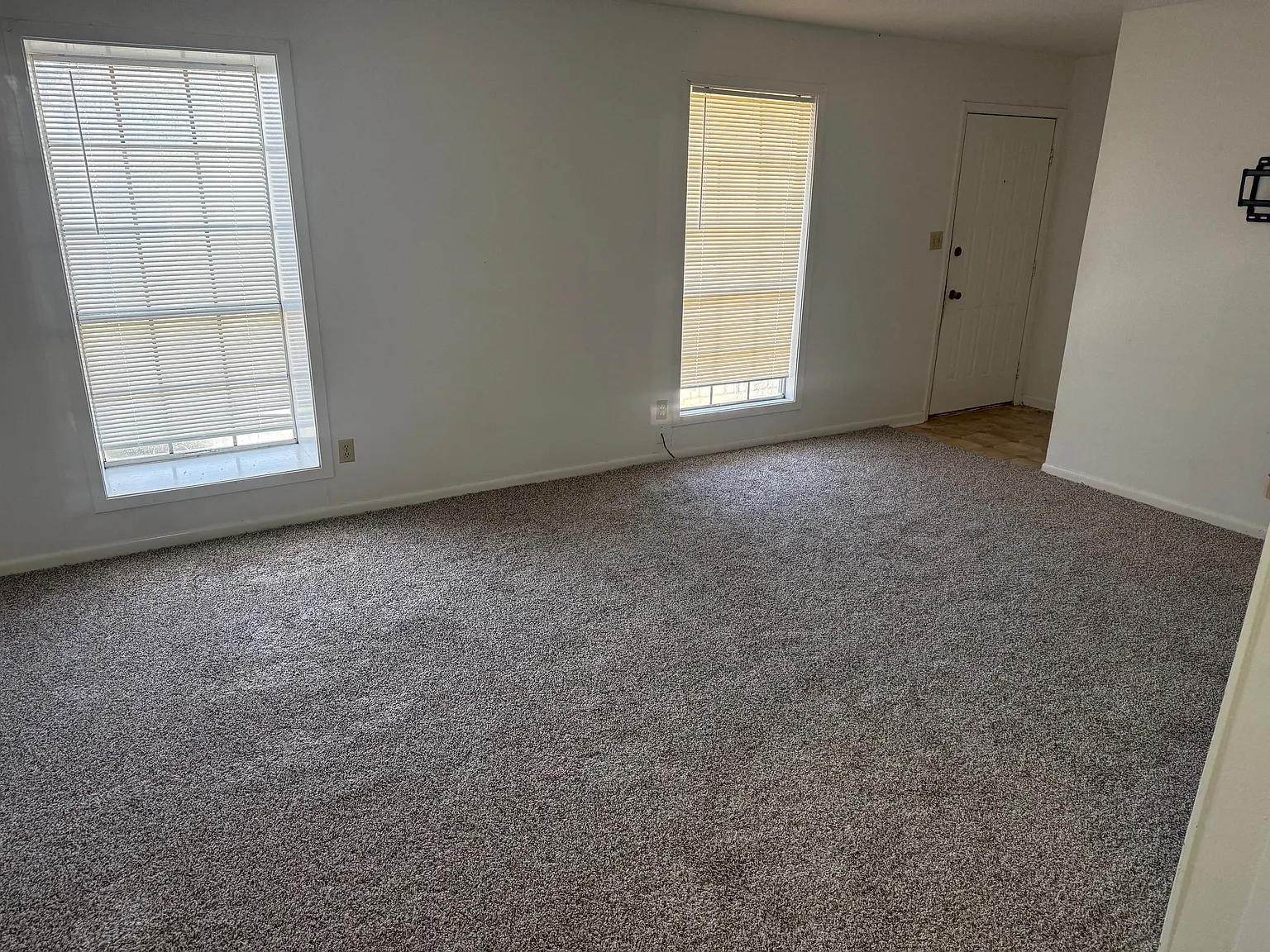 1bd/1bath upstairs unit available for immediate move in! — Photo 3