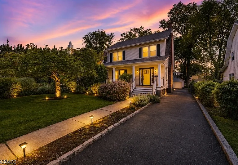 34 Parkview Dr — Photo 1