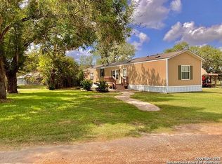 1909 Frick St, Floresville, TX 78114