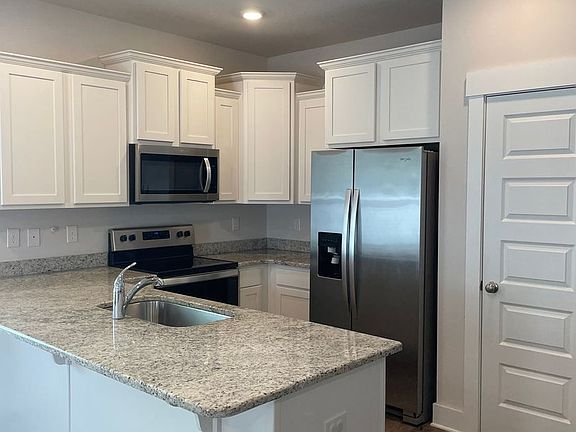 5th image of 1639 Iroquois Ct