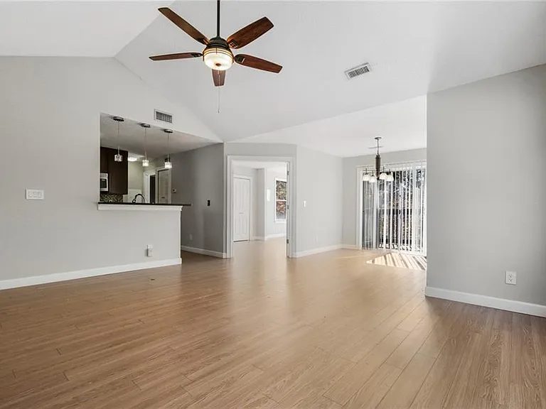1007 Sandy Lane Dr — Photo 10