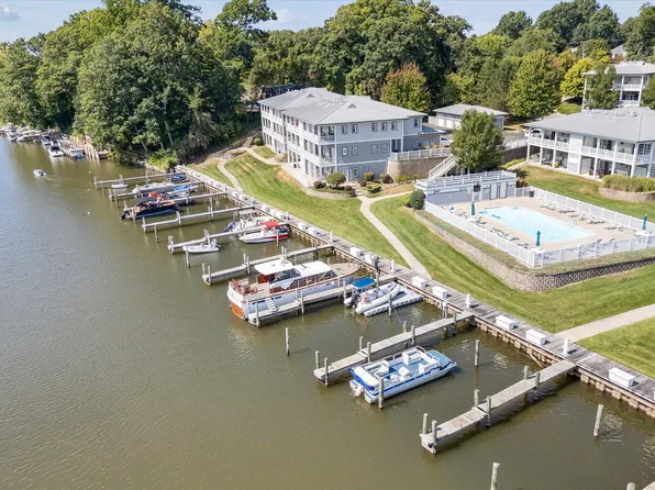 270 Oak St APT 24, South Haven, MI 49090