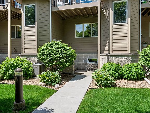 3rd image of 2831 Kenwood Isles Dr