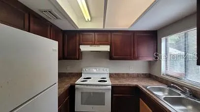 2 bed, 1.5 bath, 1048 sqft, $1,200 — Photo 3
