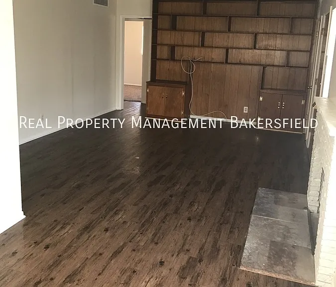 725 Castro Ln — Photo 3