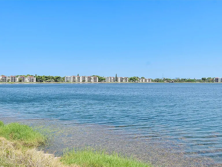 105 Lake Emerald Dr #406 — Photo 26