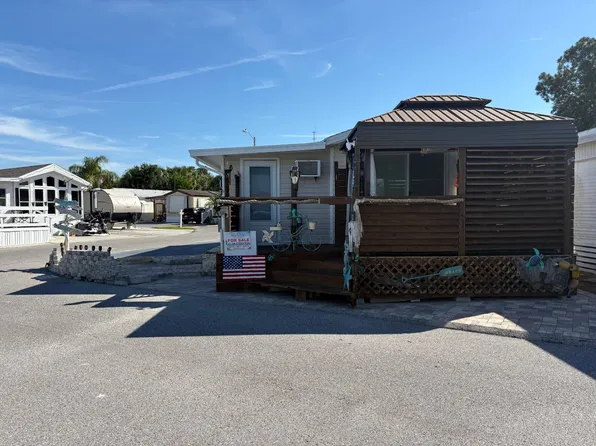 6735 Hammock Rd #111, Port Richey, FL 34668