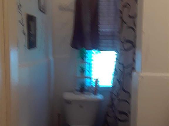 2nd image of 2010 Farrand St