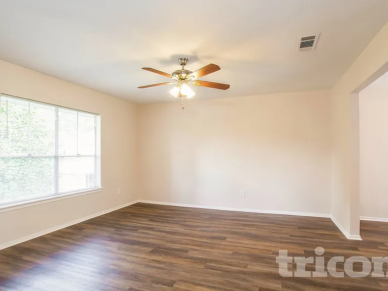 8610 Pine Shores Dr — Photo 4