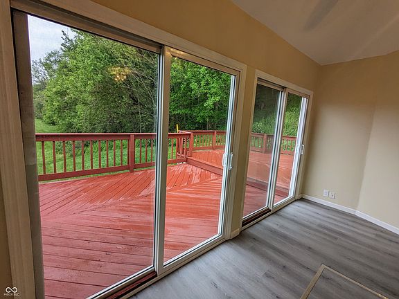 5th image of 243 S Grand Ave