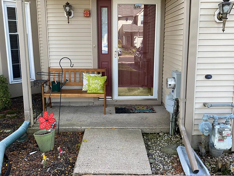 22 Magnolia Dr — Photo 2