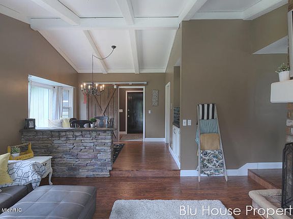 5th image of 5875 Ivanrest Ave SW