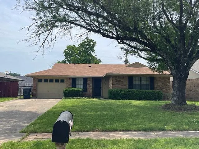 2426 Brookhaven Dr — Photo 1