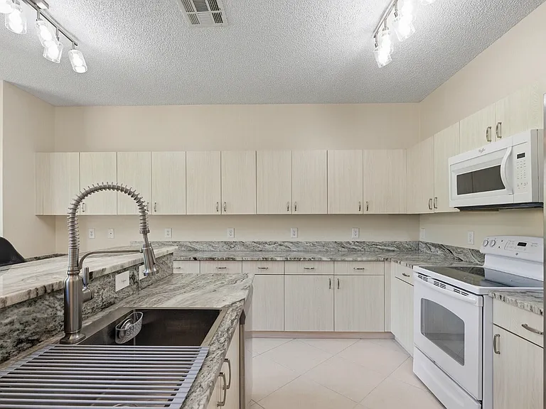 18474 Old Princeton Ln — Photo 1