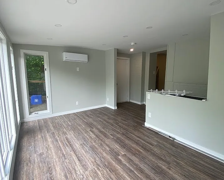 203 Elmwood Ave E — Photo 24