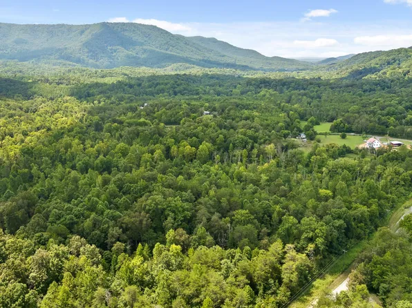 3 Lick Creek Rd, Tellico Plains, TN 37385