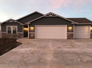 9808 SW Deer Trail St, Topeka, KS 66610