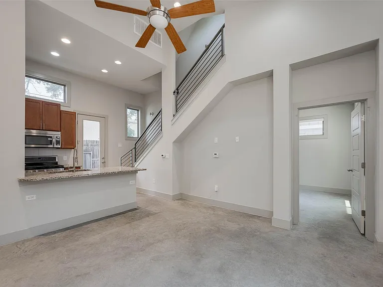 2612 Willow St #B — Photo 2