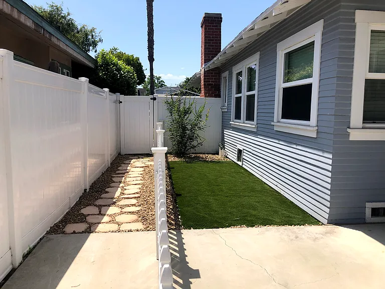2108 Gramercy Ave — Photo 14