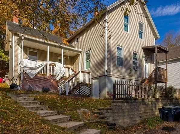 12 Crescent St, Southbridge, MA 01550