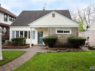 96 Van Buskirk Rd, Teaneck, NJ 07666