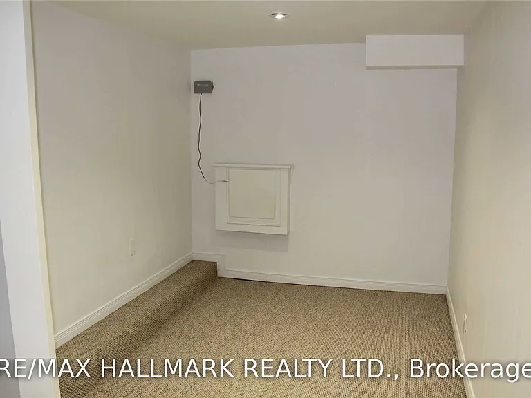 48 Strathcona Ave #BASEMENT — Photo 10