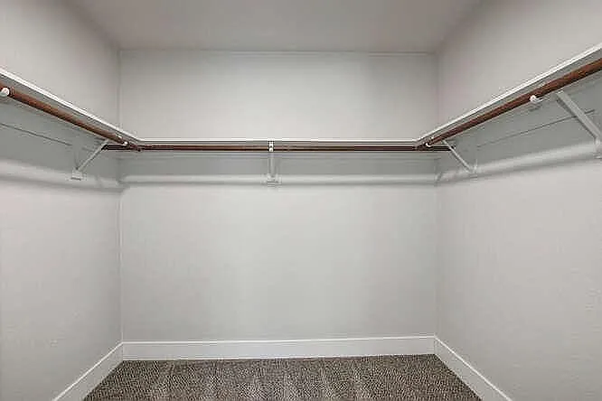 7001 Lynnetree Way — Photo 3
