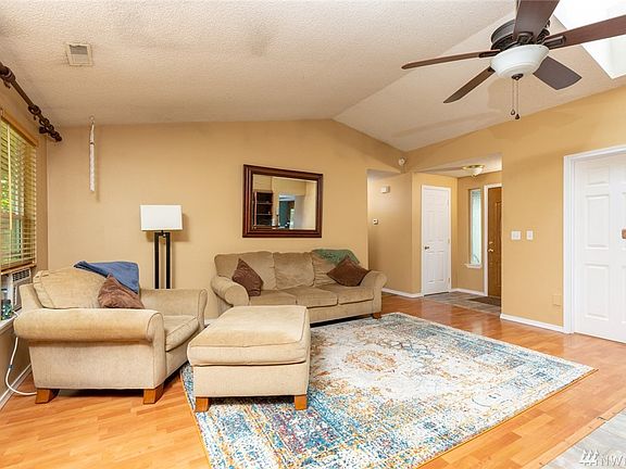 4th image of 2229 Patricia Ct SE