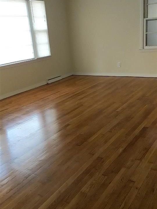 2nd image of 15 Wentworth St