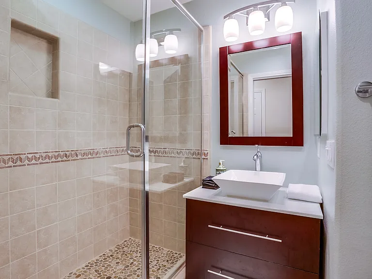 Downstairs full bathroom