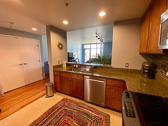 4th image of 175 W Saint James St Unit 804