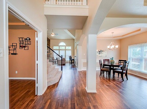 5th image of 703 Saint Eric Dr